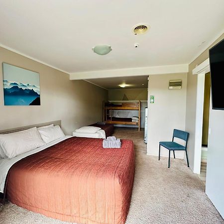The Crossing Lodge & Backpackers Erua Bagian luar foto