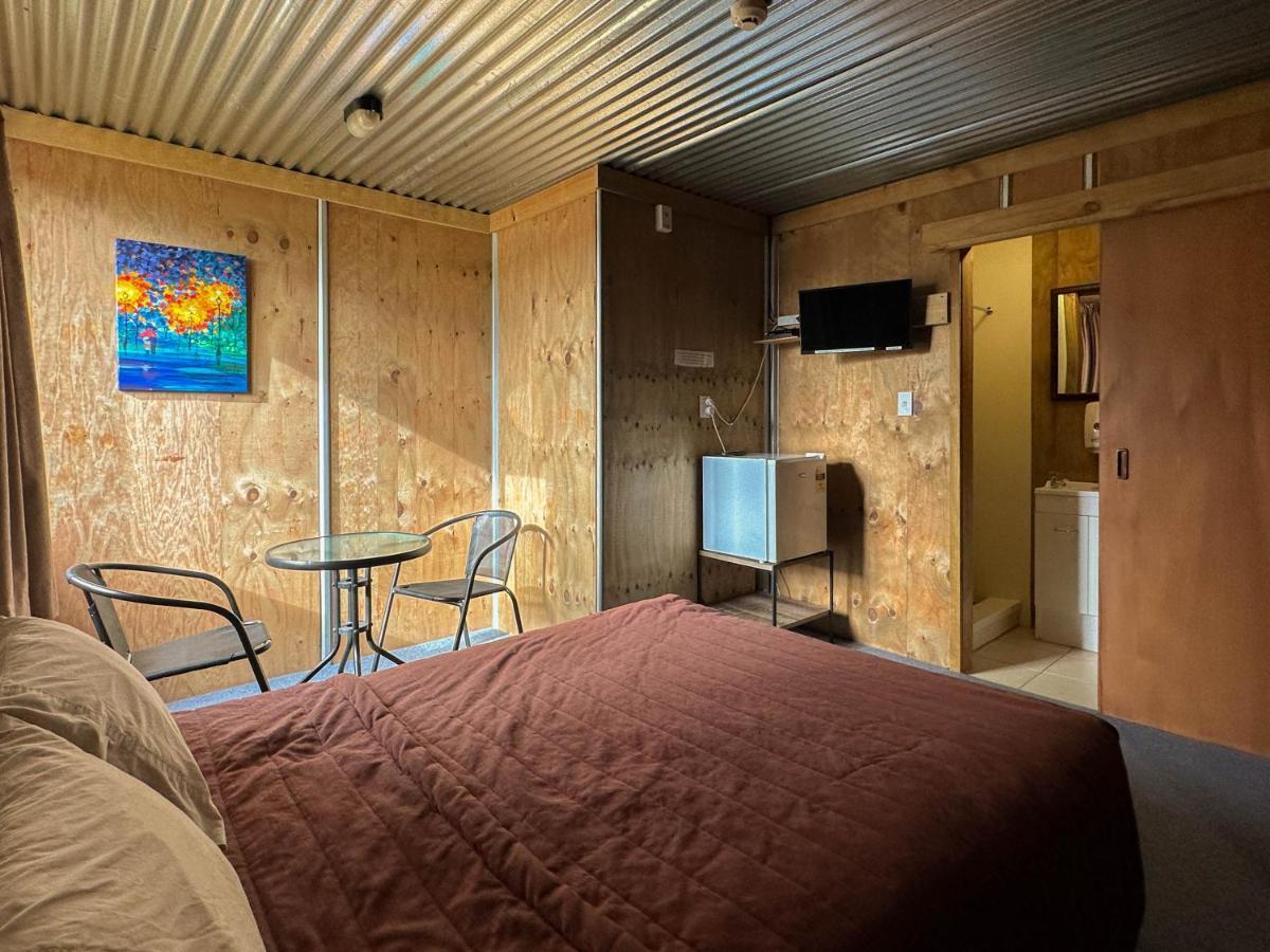 The Crossing Lodge & Backpackers Erua Bagian luar foto