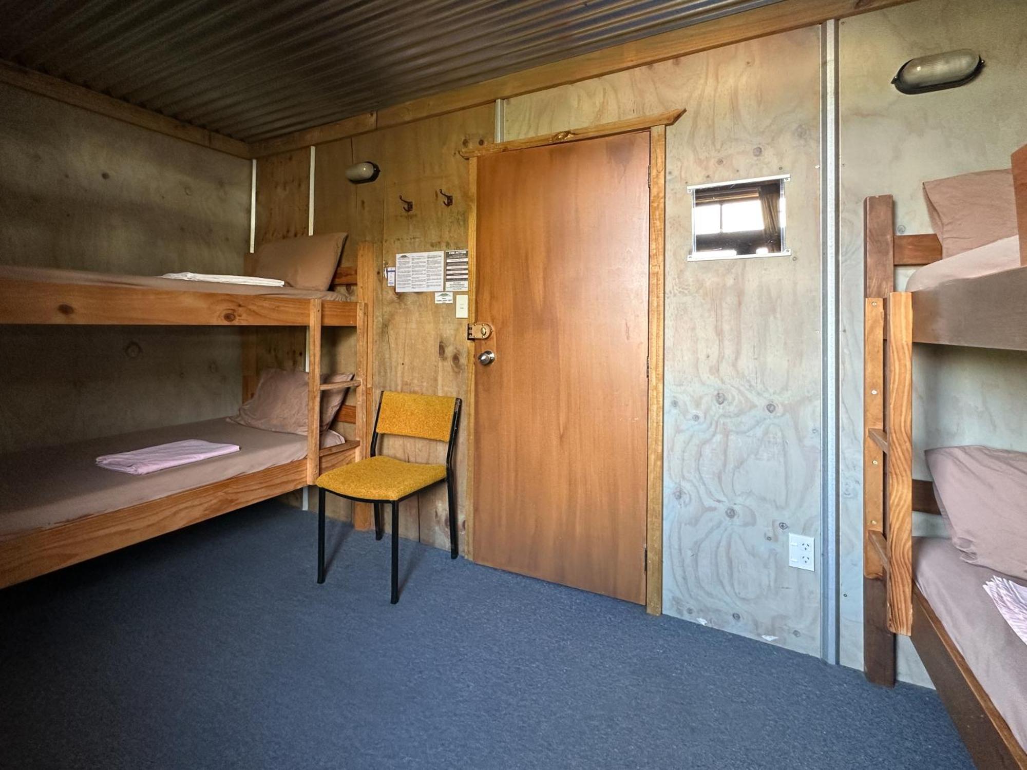 The Crossing Lodge & Backpackers Erua Bagian luar foto
