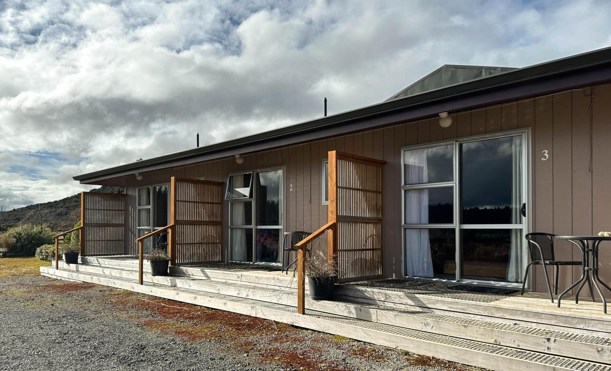 The Crossing Lodge & Backpackers Erua Bagian luar foto