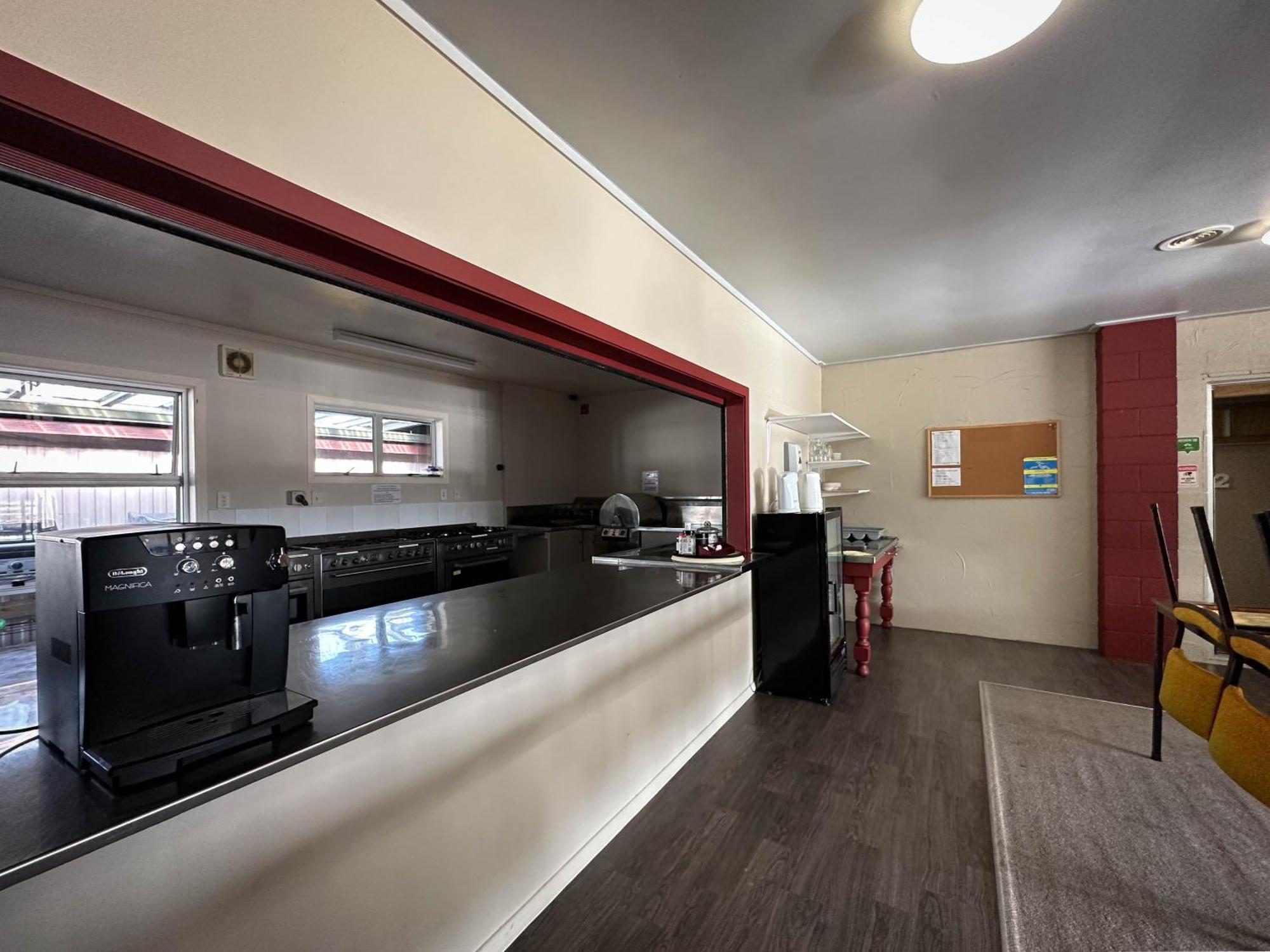 The Crossing Lodge & Backpackers Erua Bagian luar foto