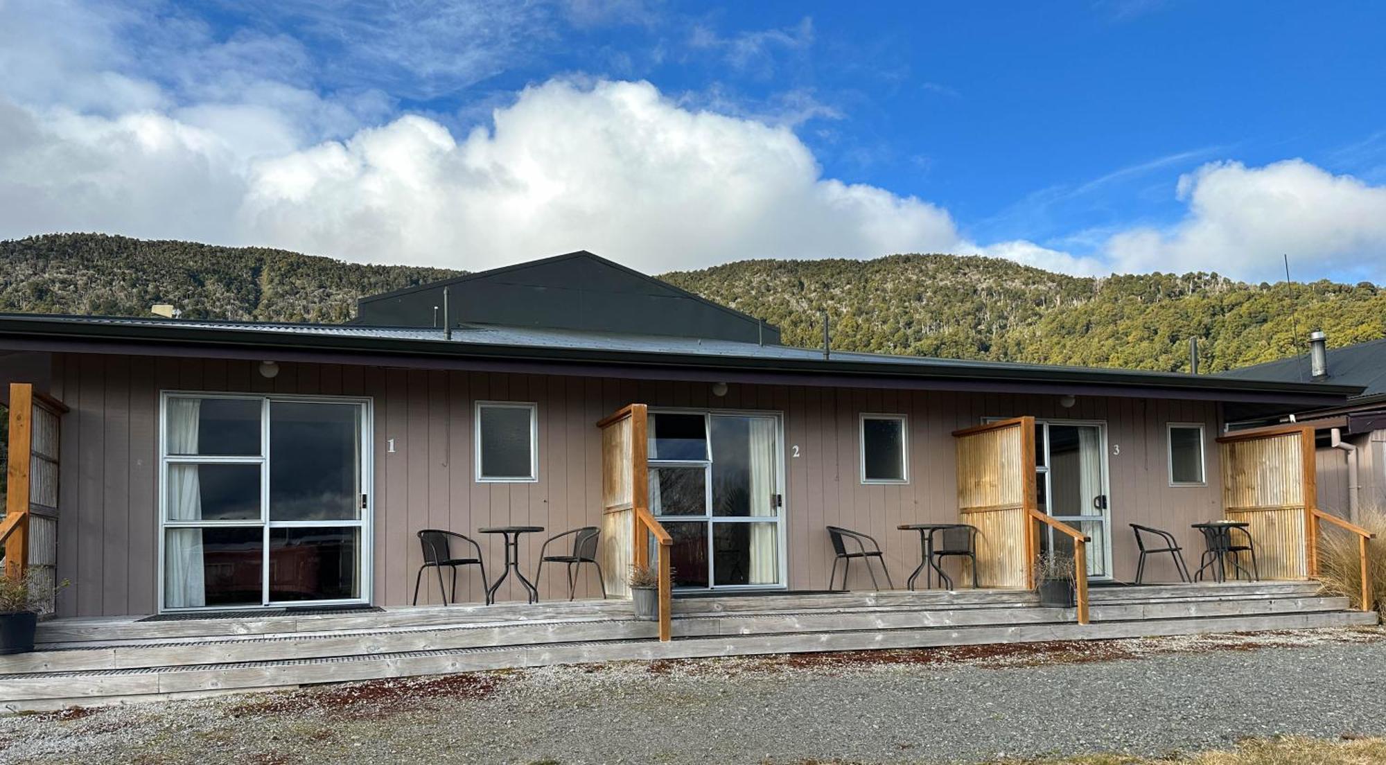 The Crossing Lodge & Backpackers Erua Bagian luar foto