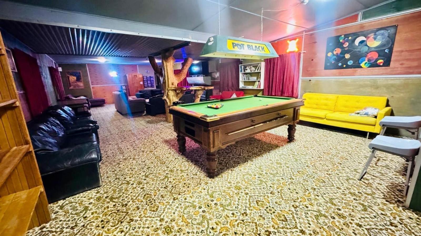 The Crossing Lodge & Backpackers Erua Bagian luar foto